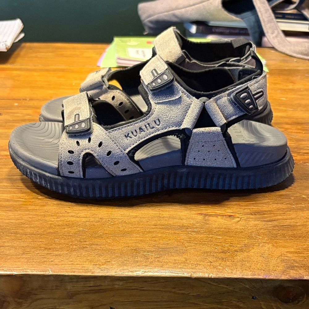 Gray Kuailu Sandals Men Size 9